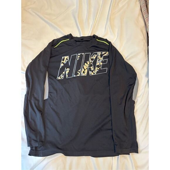 Nike boys T-shirt size XL - Picture 1 of 2